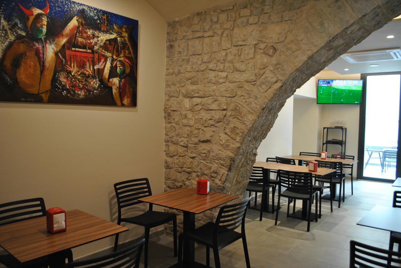 Hostal Universitat Cervera  Dış mekan fotoğraf