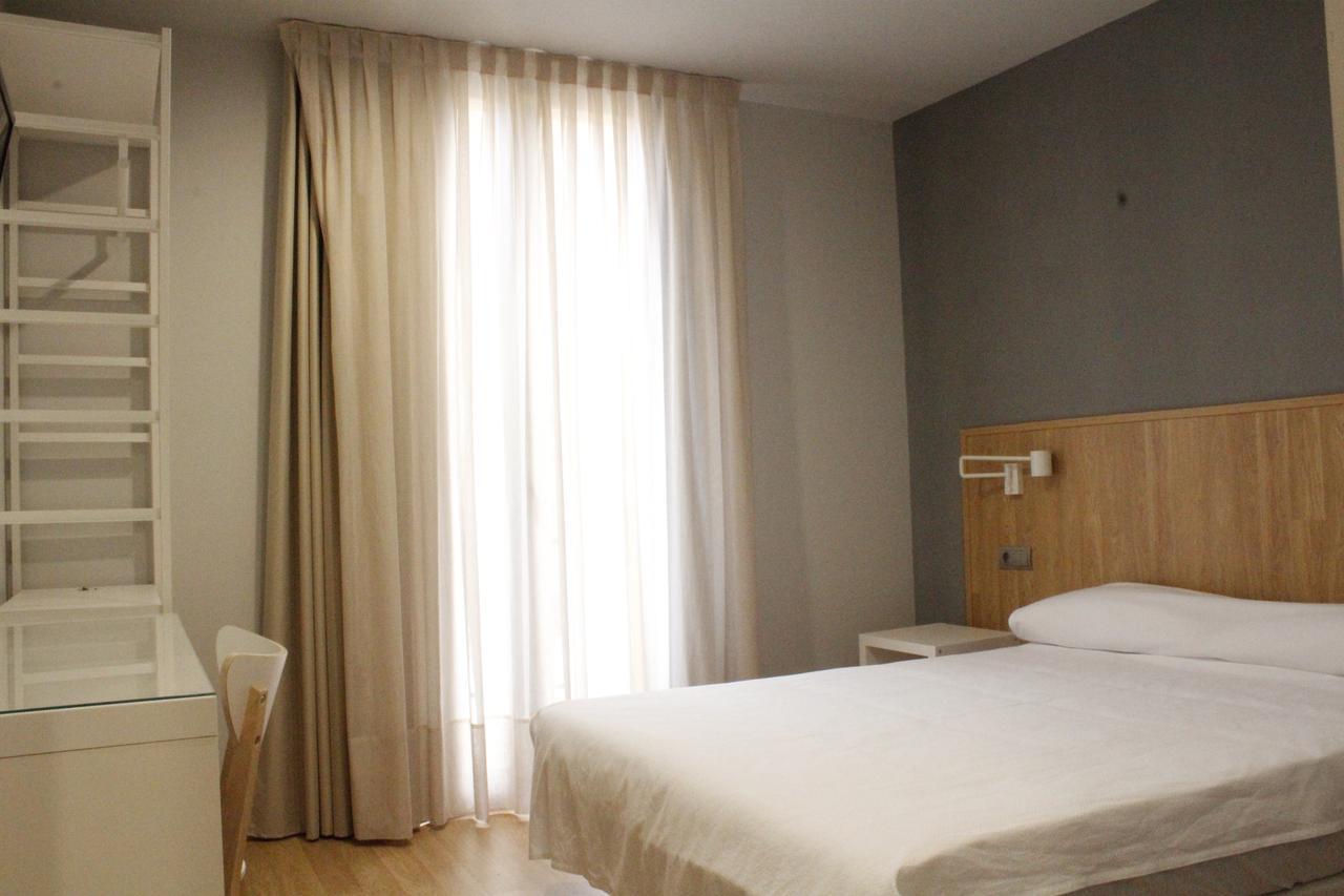 Hostal Universitat Cervera  Dış mekan fotoğraf